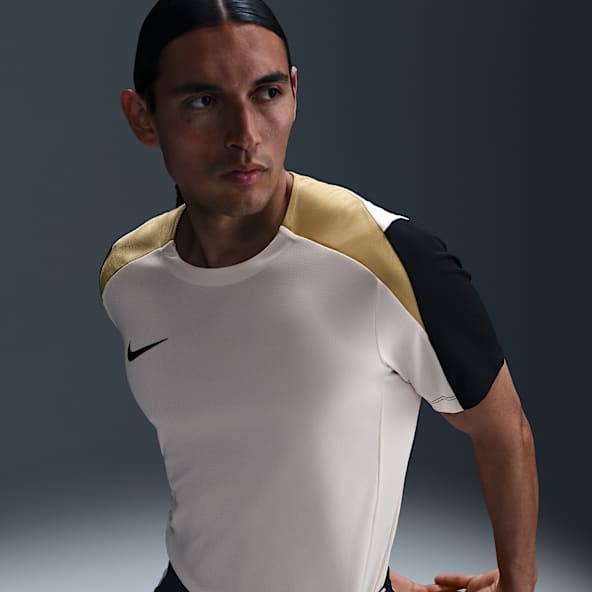 T-Shirts & Tops. Nike CA
